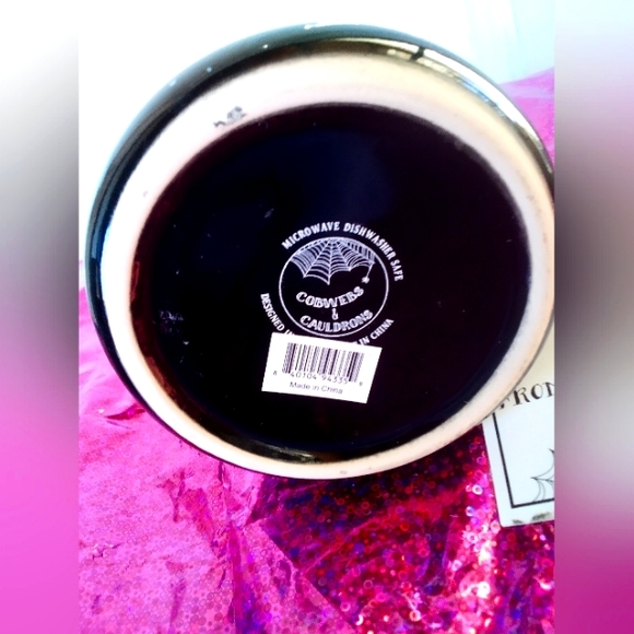 COBWEBS & CAULDRONS NEW 2 SKULL MUGS Christmas gift 🎁 goth coffee tea kitchen - Picture 12 of 15